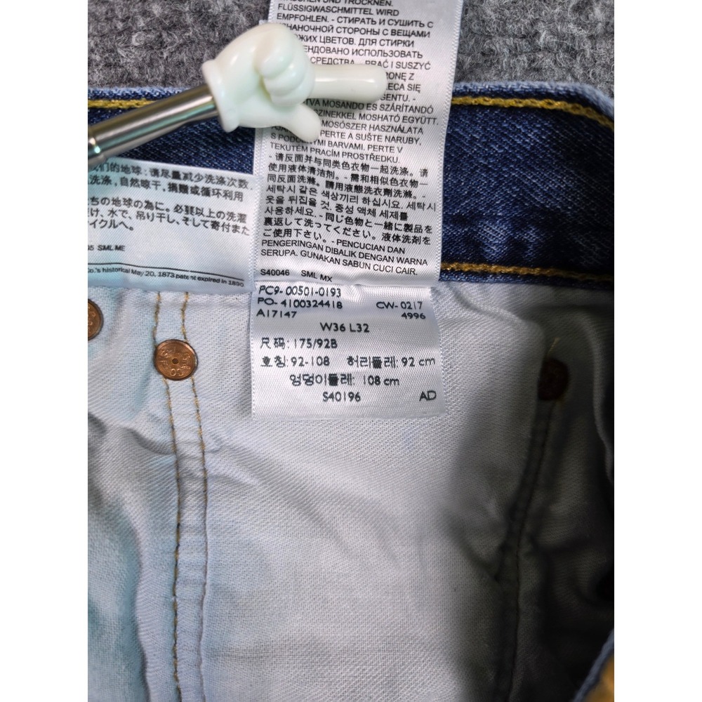 Levi's 501 Original Fit Jeans Mens 36x32 Blue Straight Leg Button Fly Denim 1268 - Picture 6 of 12
